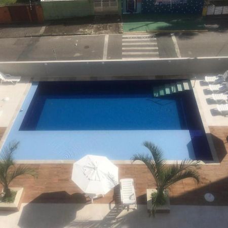 Apartamento Na Praia De Enseada グァルジャー エクステリア 写真